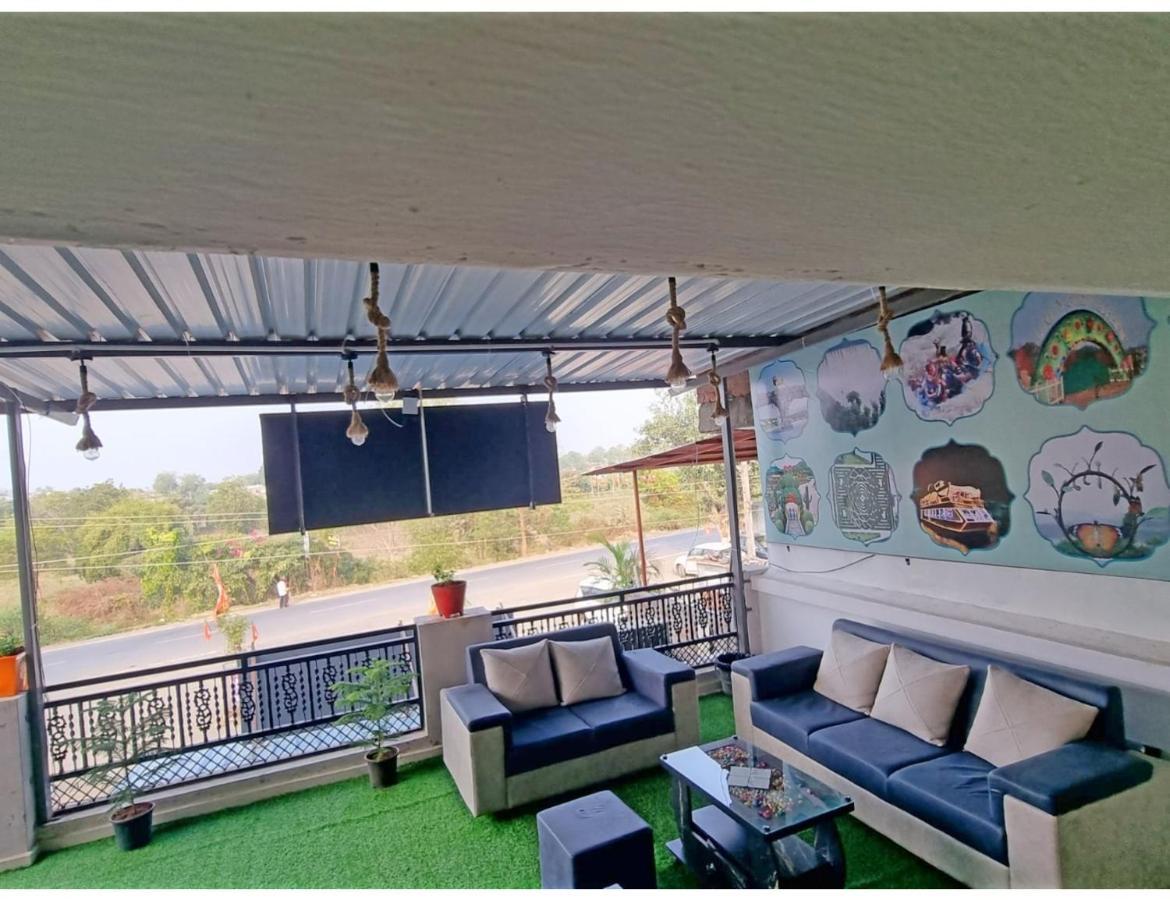 Hari Homestay, Garudeshwar エクステリア 写真
