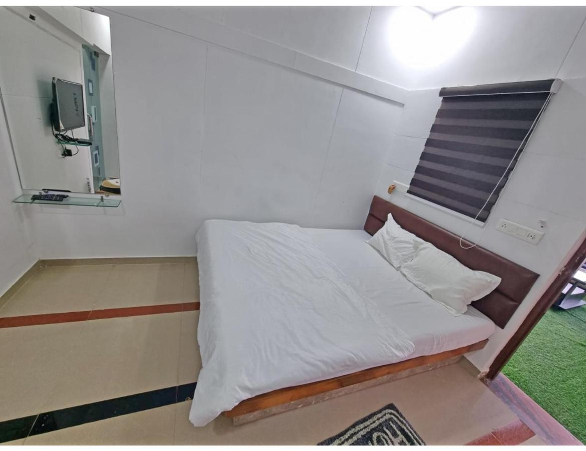 Hari Homestay, Garudeshwar エクステリア 写真